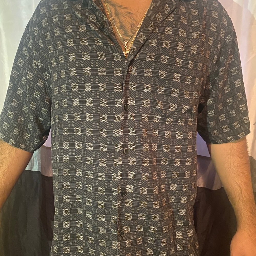 ~Vintage black and white shirt